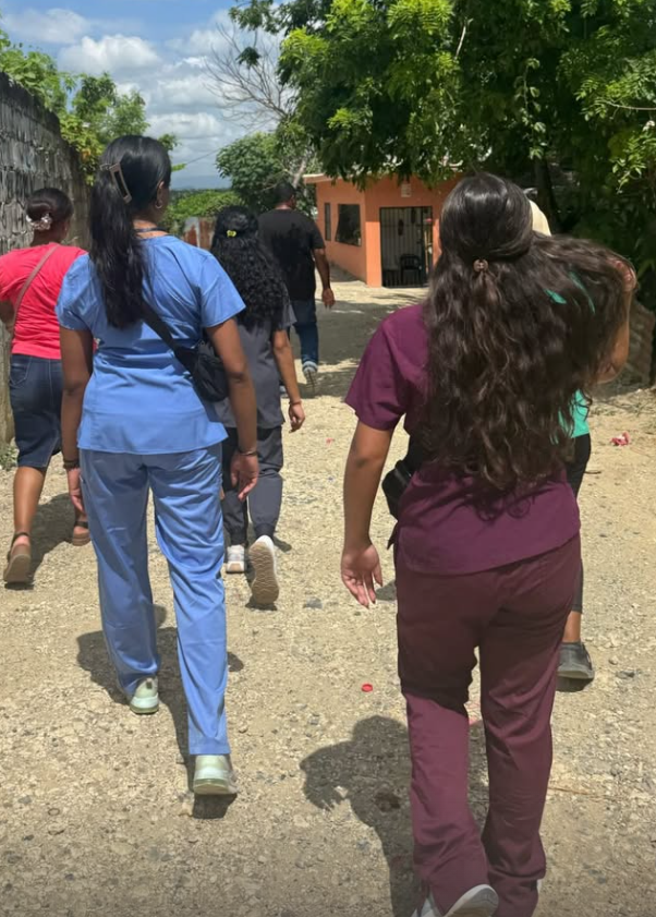 A group of volunteers walking in the Dominican Republic